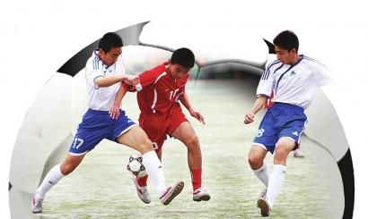 超高人气，一印度女球迷接机时手举标语：梅西，拯救印度足球（人气爆棚，印度女球迷机场举牌呼喊：梅西，请拯救印度足球）