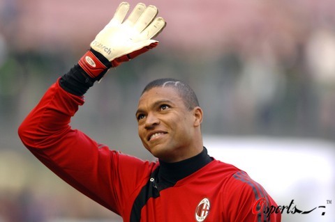 足球意甲射手榜竞争激烈，三人同进12球并列领跑（意甲射手榜白热化：三人各入12球并列榜首）