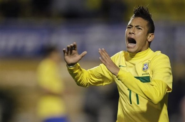 澳超半场：德利安诺夫两送失误，麦克阿瑟暂2-1喷气机（半场战报：德利安诺夫两度失误，麦克阿瑟暂以2-1领先喷气机）