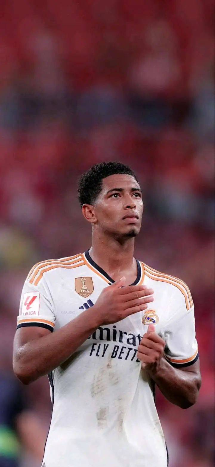 樊振东乒乓球欧冠首秀完胜，之后做出简约版C罗庆祝动作“Siu”（樊振东欧冠乒乓首秀横扫取胜，赛后做出简化版C罗“Siu”庆祝）