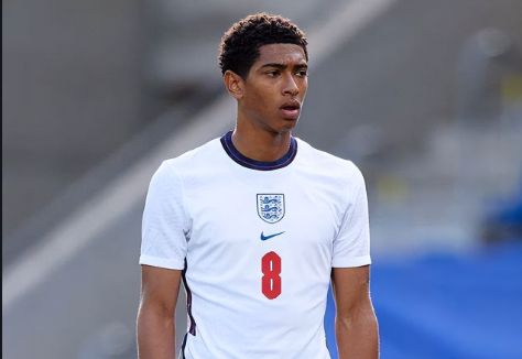 吴少聪女友晒足协杯冠军奖牌：男朋友带的苏州特产（吴少聪女友晒足协杯冠军奖牌：笑称男友带回的苏州特产）