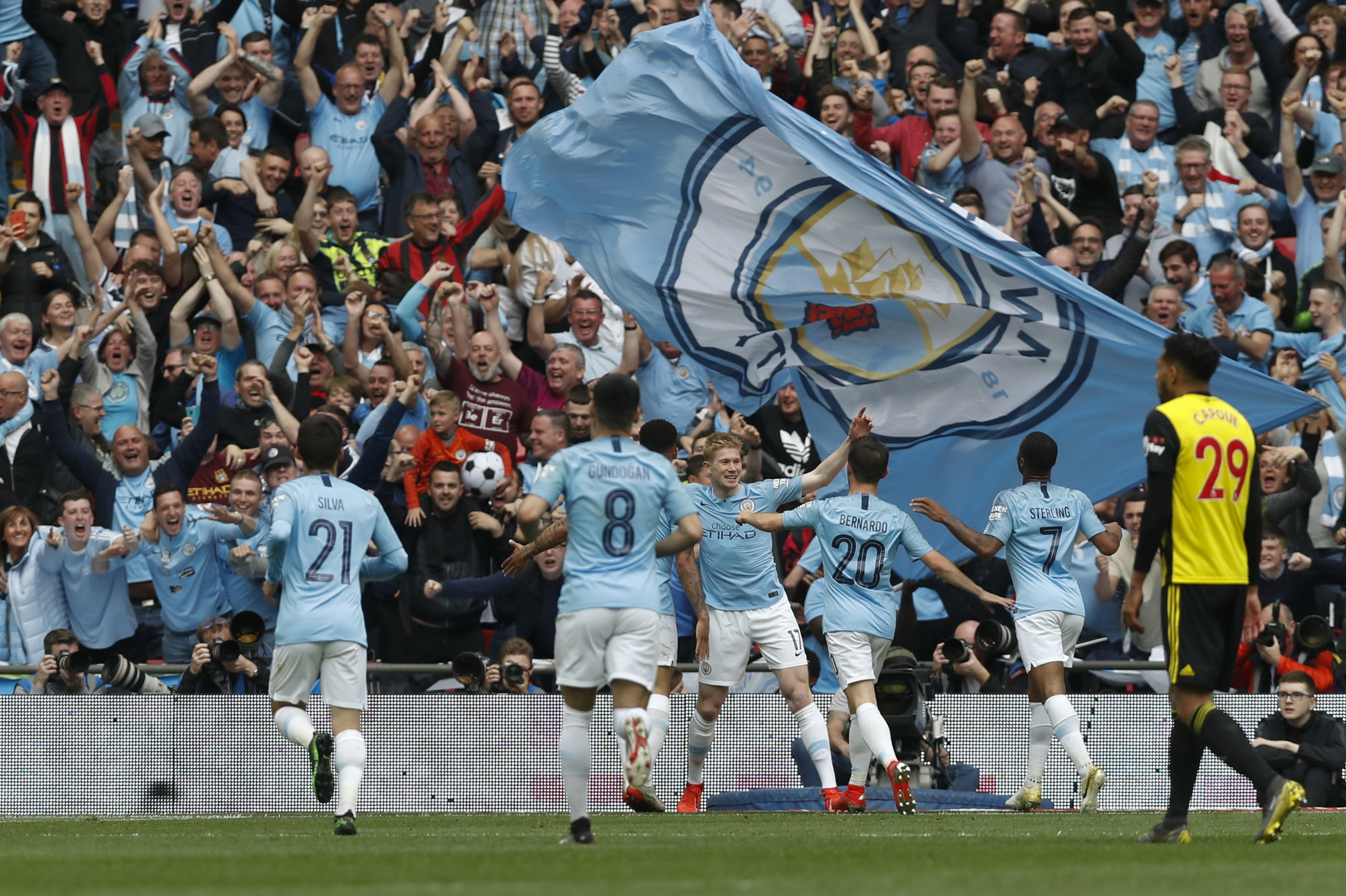 这次三分拉开比分差距