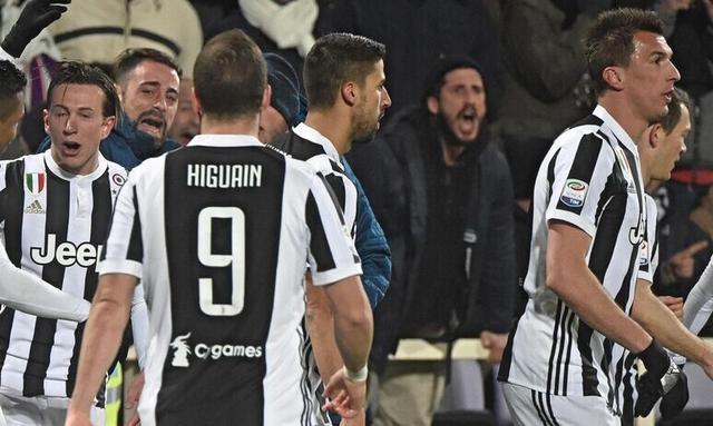 詹姆斯谈湖人防守：我们必须快速回防，限制对手的突破