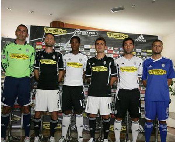 西媒：皇马在伯纳乌举行圣诞活动，9天净收入600万至1000万欧元（西媒：伯纳乌圣诞活动助皇马9天净入600万至1000万欧元）