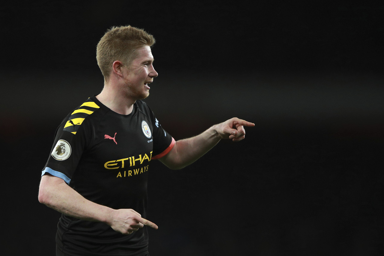 暗示续约还是离队？刘洋晒与瓦科互换球衣照片