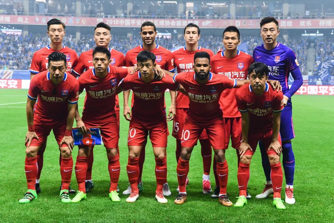 意甲：尤文客场3-0轻取卡利亚里（意甲：尤文客场三球完胜卡利亚里）