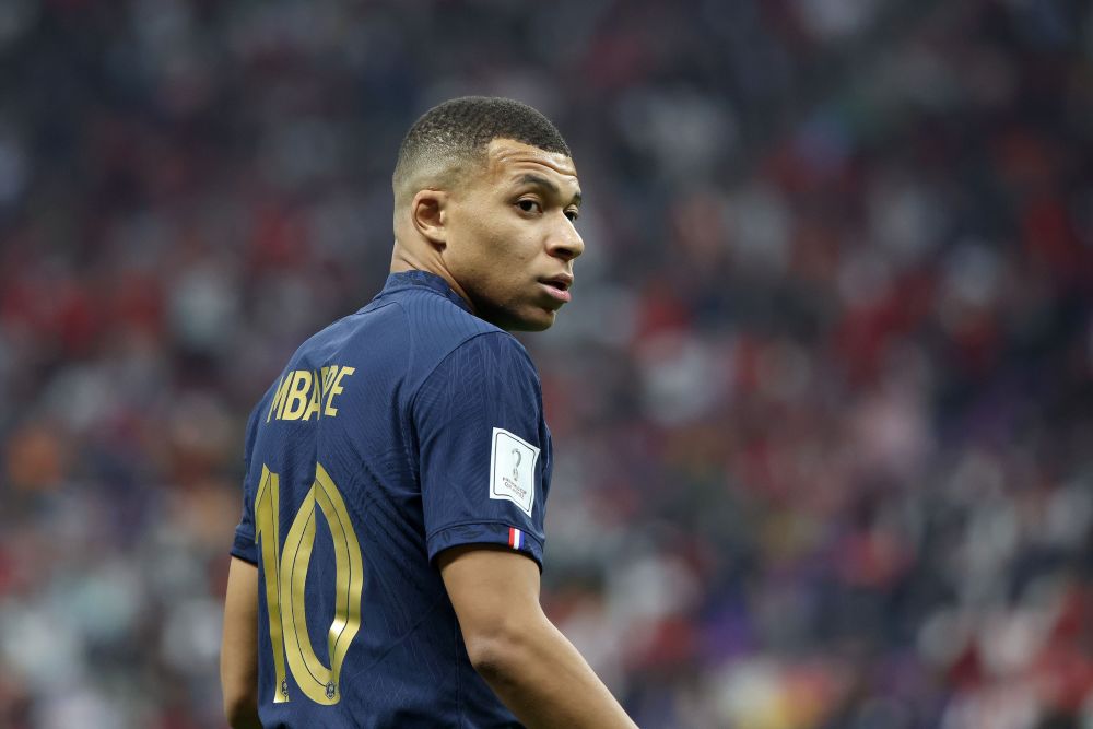 格雷米奥扳平后，主帅梅内塞斯与球迷发生口角并向其竖中指