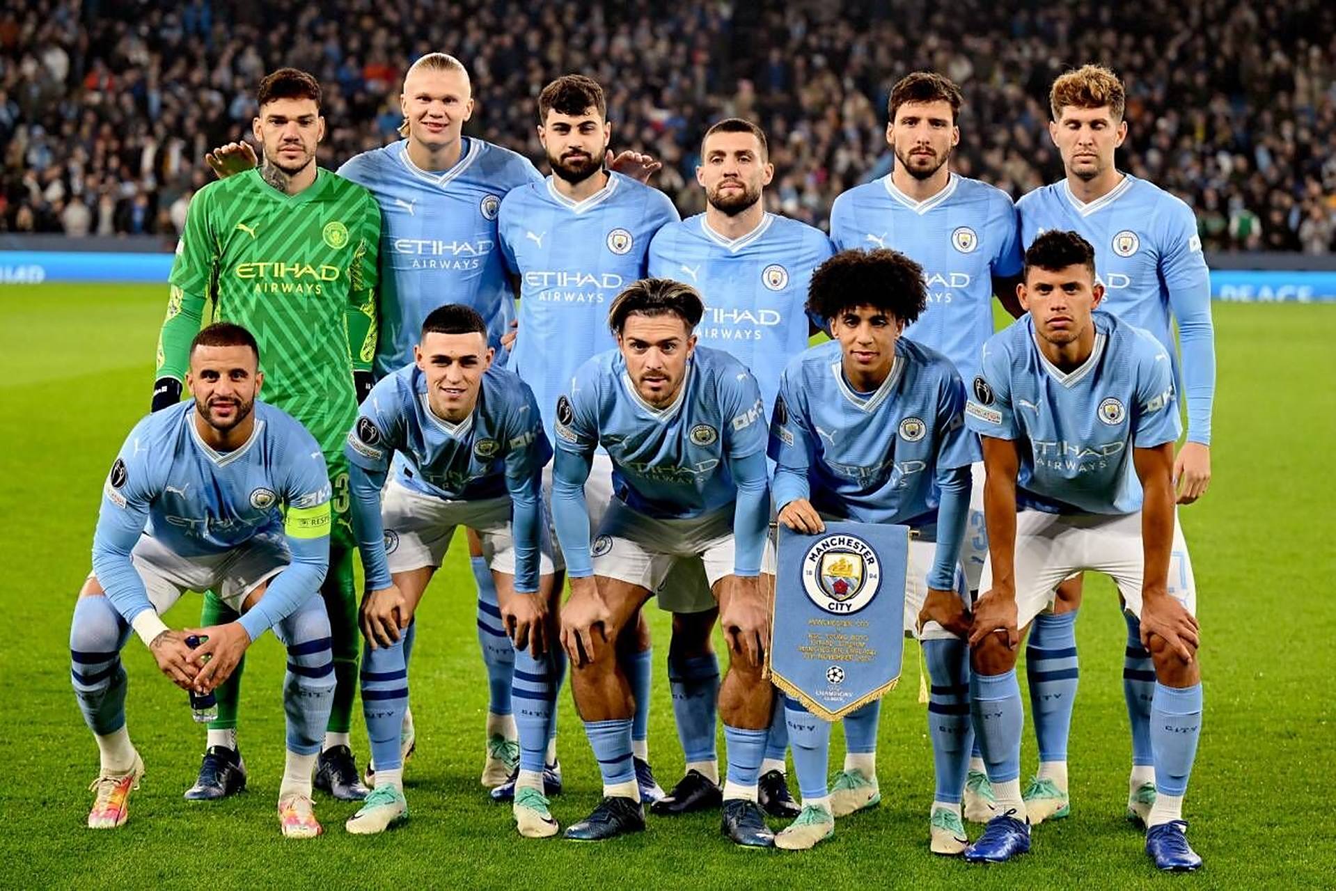 记者：至少有12家俱乐部有意梅努，球员本人首选那不勒斯（多达12家俱乐部竞逐梅努，球员本人更倾向那不勒斯）