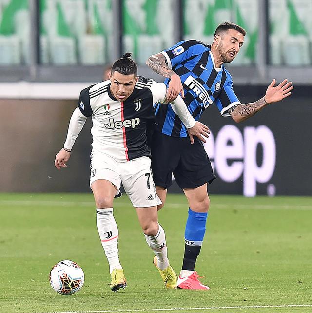 篮球篮网球员训练中展现高命中率